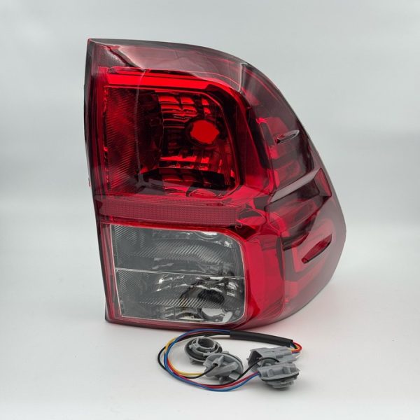 SAT TOYOTA HILUX უკანა მარჯვენა მაშუქი (2016-2020)